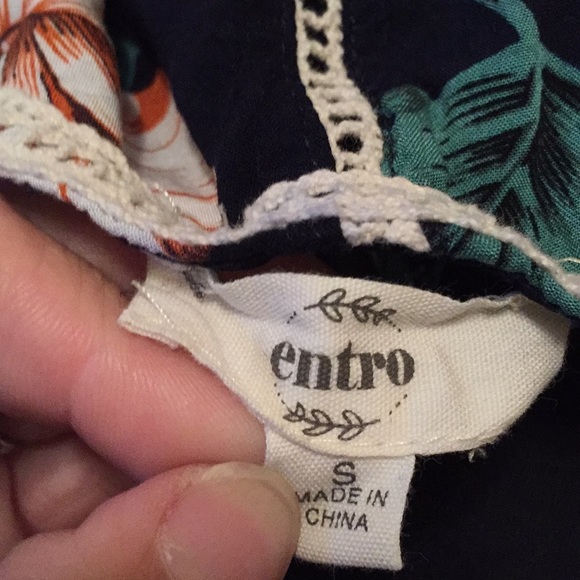 Super cute floral flowy tank - Picture 3 of 5